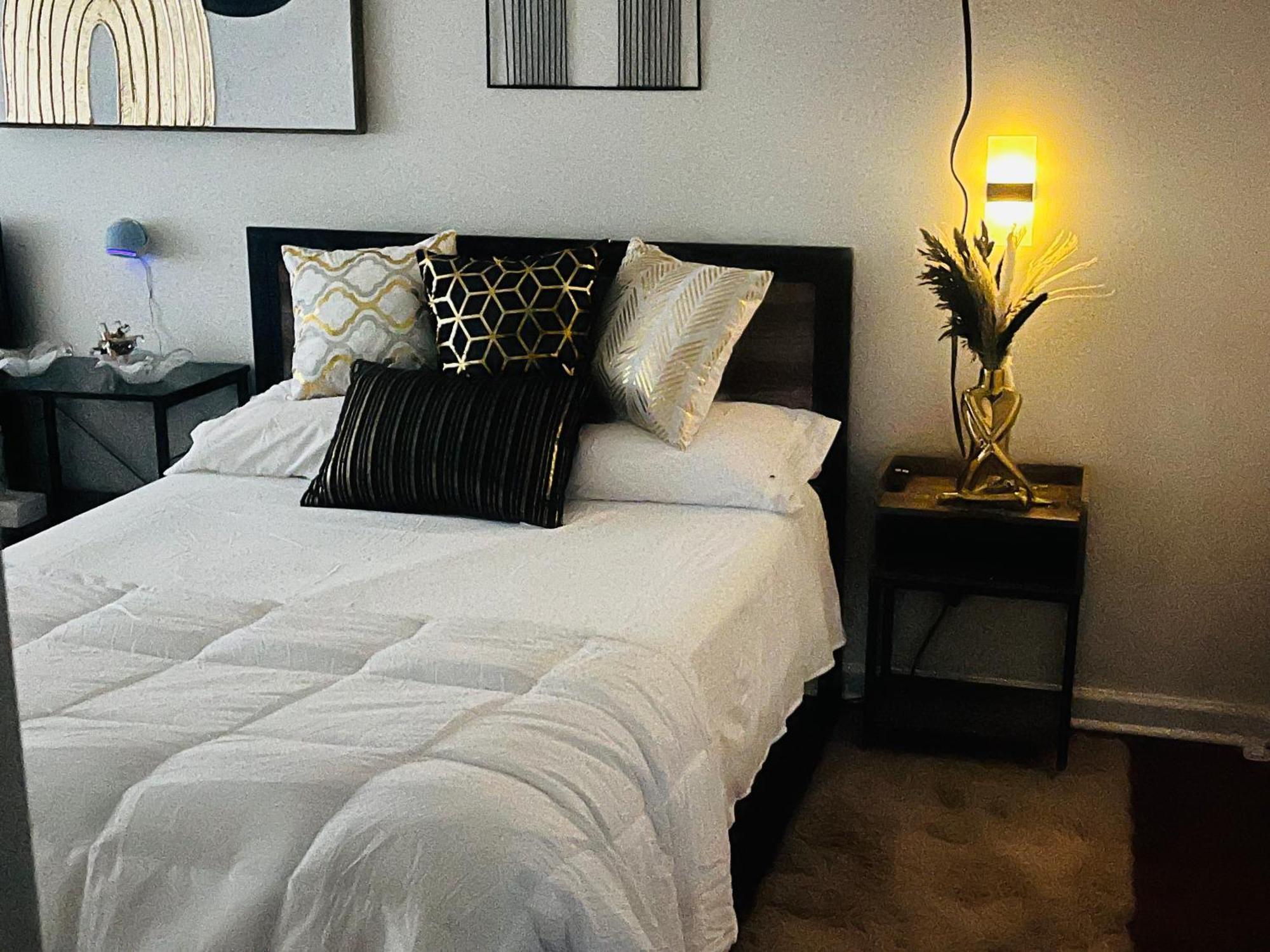 Stylish Cozy Quiet Family Retreat And Romantic Getaway Sleeps Up To 7 With Fast Wifi, Free Parking, Work Station, Alexa Enabled, Fenced In Backyard For Pets Grill Party Patio, Porch, Beach, Canal, Stadium,Boardwalk Restaurants, And Much More! Atlantic City Ngoại thất bức ảnh